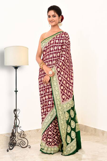 Naaritva India_Magenta Floral Bloom Pattern Handwoven Banarasi Saree With Running Blouse _at_Aza_Fashions