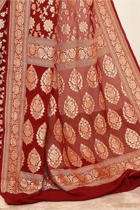 Shop_Naaritva India_Red Handloom Floral Bloom Pattern Woven Banarasi Saree With Running Blouse _Online_at_Aza_Fashions