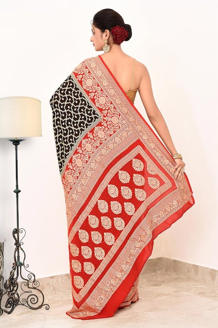 Naaritva India Floral Woven Pallu Banarasi Saree With Running Blouse 