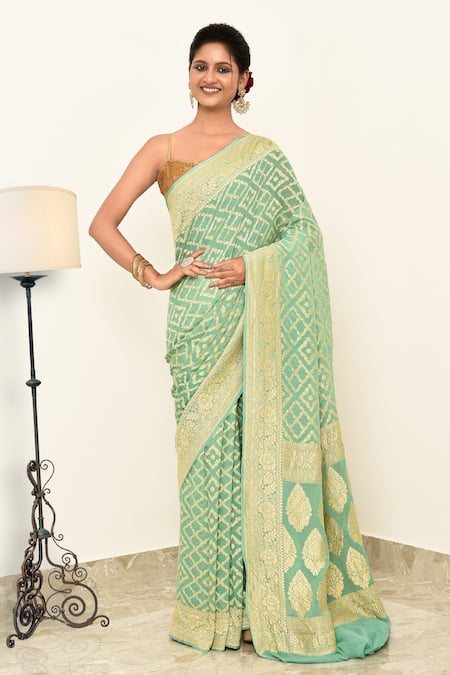 Naaritva India Geometric Woven Saree With Running Blouse 