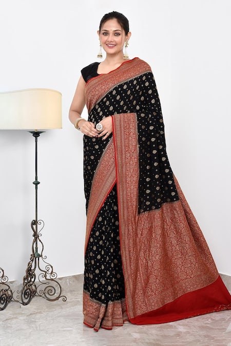 Naaritva India Black Crepe Handwoven Butti Leaf Saree With Running Blouse 