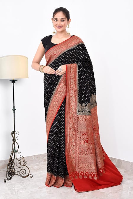 Naaritva India Black Crepe Handwoven Floral Veli Contrast Detailed Saree With Running Blouse 