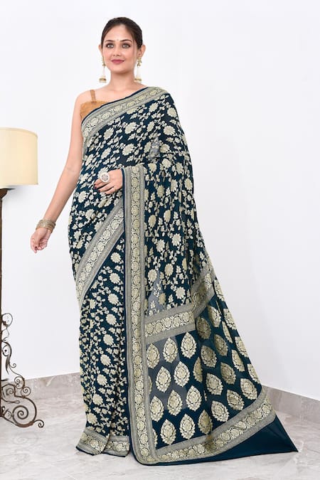 Naaritva India Floral Veil Detailed Saree With Running Blouse 