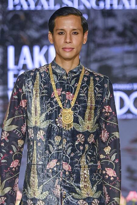 PS Men By Payal Singhal Black Velvet Printed Forest Whisper Bundi Kurta Set Online at Aza Fashions PS Men By Payal Singhal_Black Velvet Printed Forest Whisper Bundi Kurta Set _Online_at_Aza_Fashions