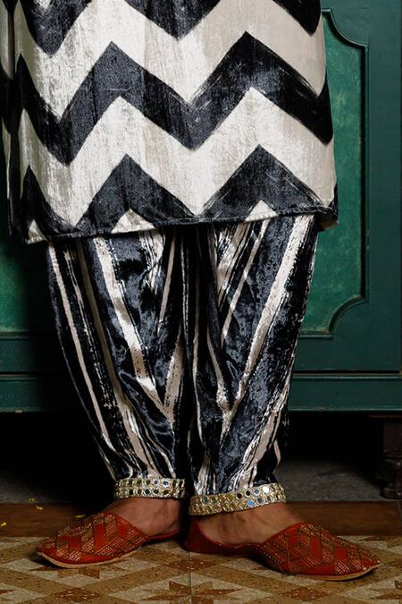 PS Pret By Payal Singhal_Off White Velvet Mirrors, Gota Patti Chevron Print Kurta With Salwar _at_Aza_Fashions