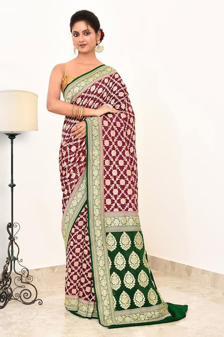 Naaritva India Checkered Woven Saree With Running Blouse 