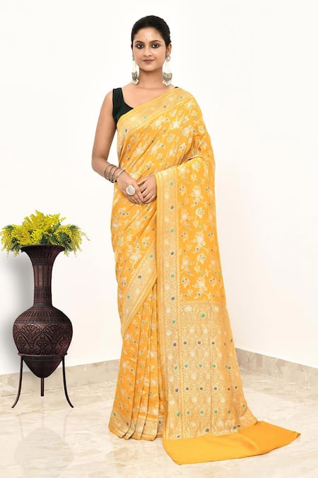 Naaritva India Zari Woven Floral Jaal Saree With Running Blouse Piece 