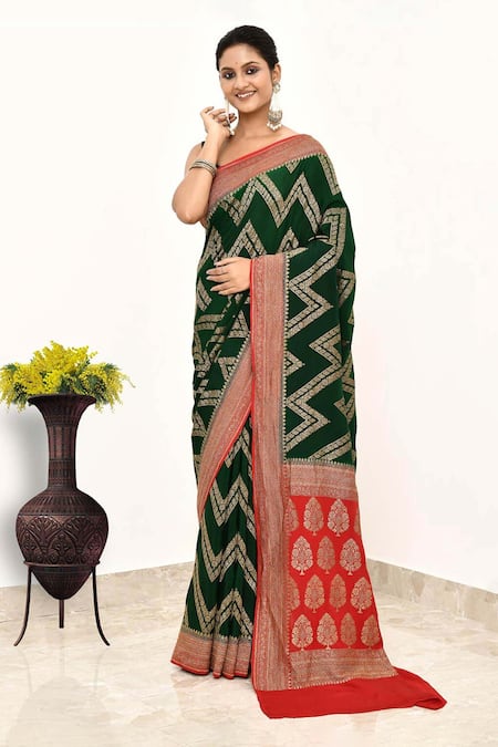 Naaritva India Zari Woven Chevron Saree With Running Blouse Piece 