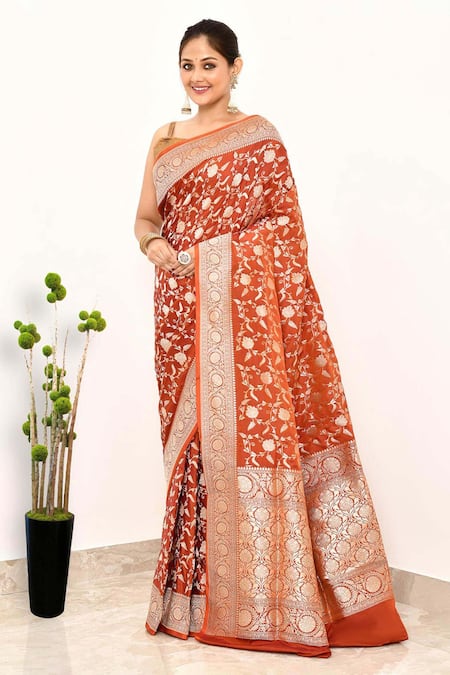 Naaritva India Jaal Zari Woven Saree With Running Blouse Piece 