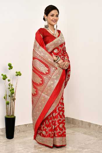 Naaritva Banaras Red Silk Zari Blossom Garden Woven Banarasi Saree With Running Blouse Online at Aza Fashions Naaritva Banaras_Red Silk Zari Blossom Garden Woven Banarasi Saree With Running Blouse _Online_at_Aza_Fashions