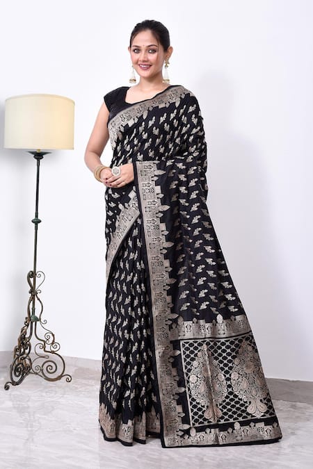 Naaritva India Woven Zari Butti Saree With Running Blouse 