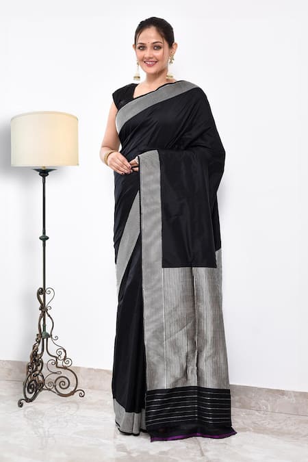 Naaritva India Contrast Border Saree With Running Blouse 