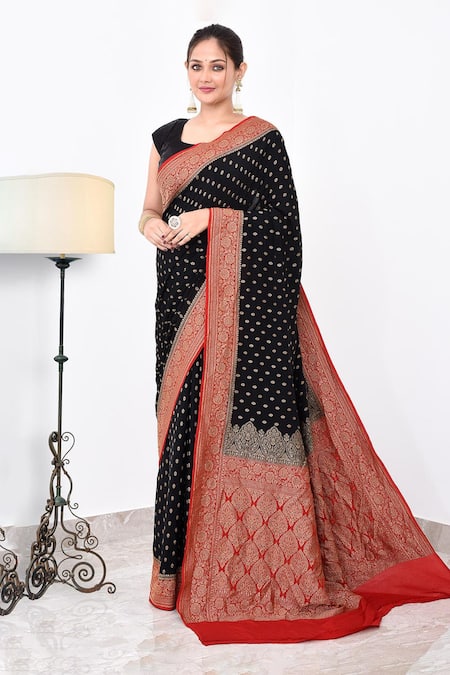 Naaritva India Black Crepe Handwoven Floral Butti Saree With Running Blouse 