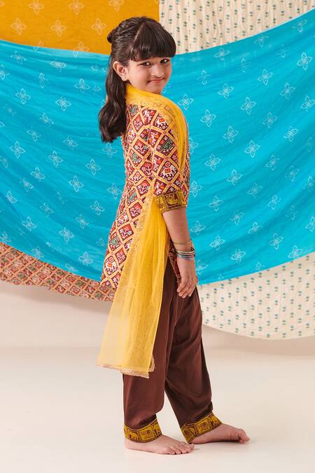Cute Couture Brown Muslin Silk Print Folklore Kurta And Patola Pant Set Online at Aza Fashions Cute Couture_Brown Muslin Silk Print Folklore Kurta And Patola Pant Set _Online_at_Aza_Fashions