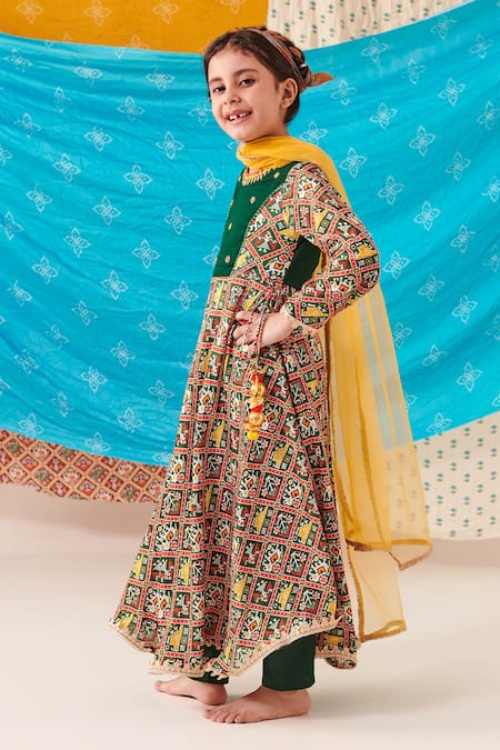Cute Couture Green Muslin Silk Print Folklore Motif Patola Anarkali Set Online at Aza Fashions Cute Couture_Green Muslin Silk Print Folklore Motif Patola Anarkali Set _Online_at_Aza_Fashions