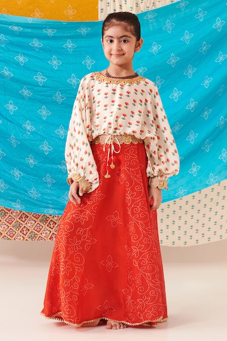 CUTE COUTURE Phool Print Top With Bandhani Bloom Print Lehenga 