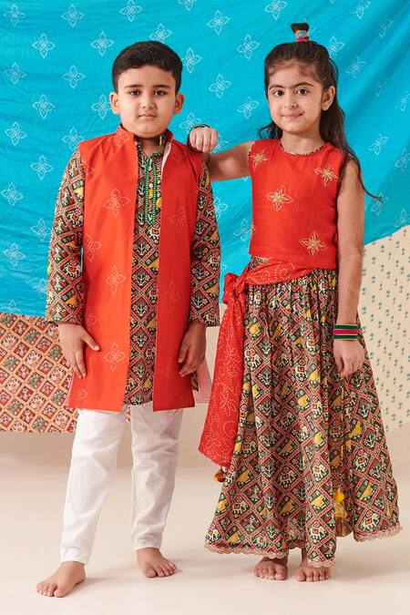 Cute Couture Red Silk, Poplin, Cotton Embroidery Bandhani Bloom Print Bundi Kurta Set Online at Aza Fashions Cute Couture_Red Silk, Poplin, Cotton Embroidery Bandhani Bloom Print Bundi Kurta Set _Online_at_Aza_Fashions