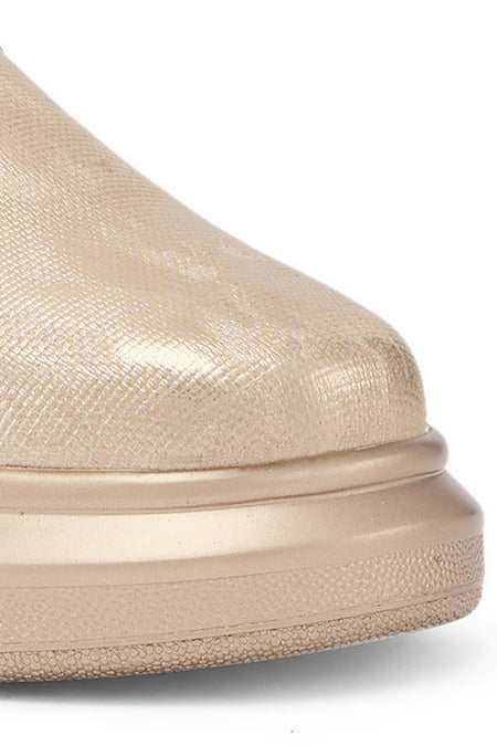 Anaar Gold Maverick Embellished Metallic Sneakers at Aza Fashions Anaar_Gold Maverick Embellished Metallic Sneakers _at_Aza_Fashions
