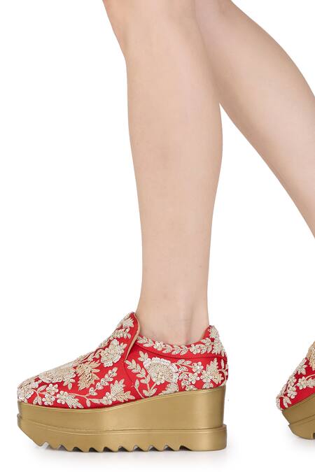 Shop_Anaar_Red Lady Rouge Zardozi Embroidered Wedge Sneakers