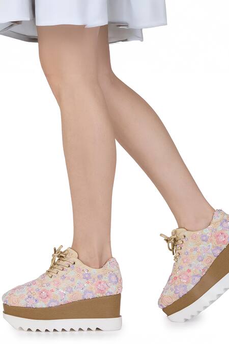Buy_Anaar_Beige Embroidery Floral Polka Resham Wedge Sneakers 