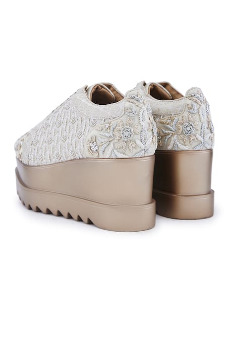Anaar Ivory Pompeii Zardozi Embroidered Wedge Sneakers at Aza Fashions Anaar_Ivory Pompeii Zardozi Embroidered Wedge Sneakers _at_Aza_Fashions
