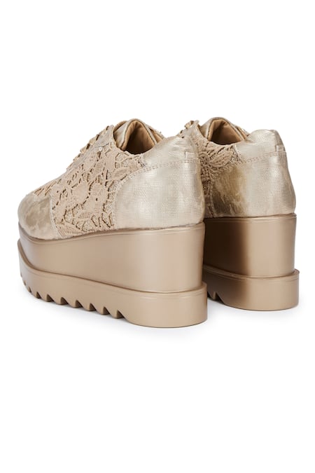 Buy_Anaar_Gold Rustique Lace Embellished Wedge Sneakers 