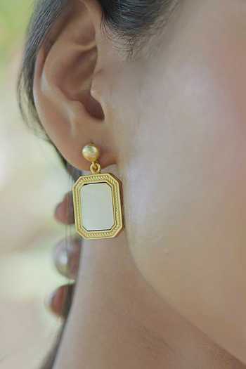 Buy_ZARIIN_White Pearls Revitalise Mother Of Earrings