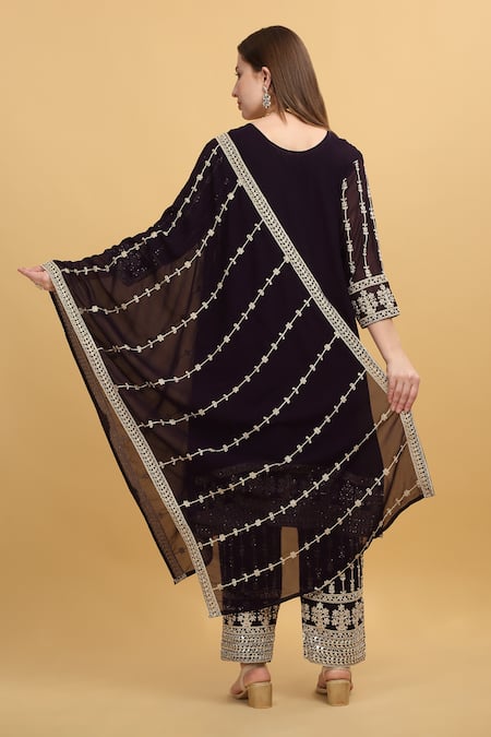 Aham-Vayam Khoobsurat Zari Thread Embroidered Kurta Set 