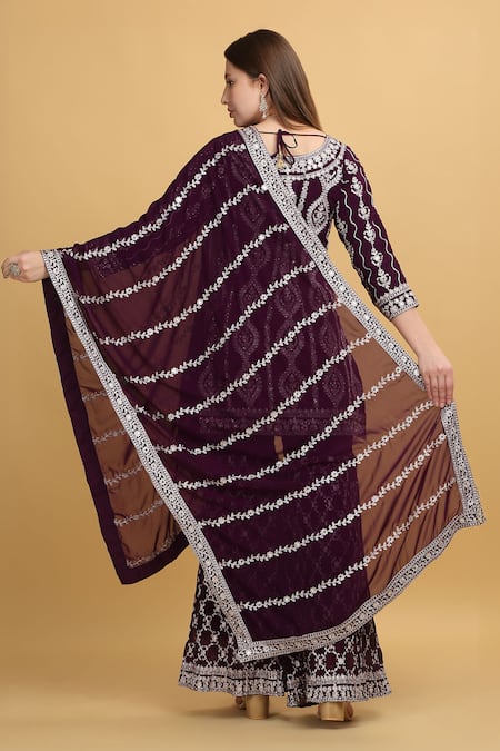 Aham-Vayam Kasbah Zari Thread Embroidered Kurta Set 