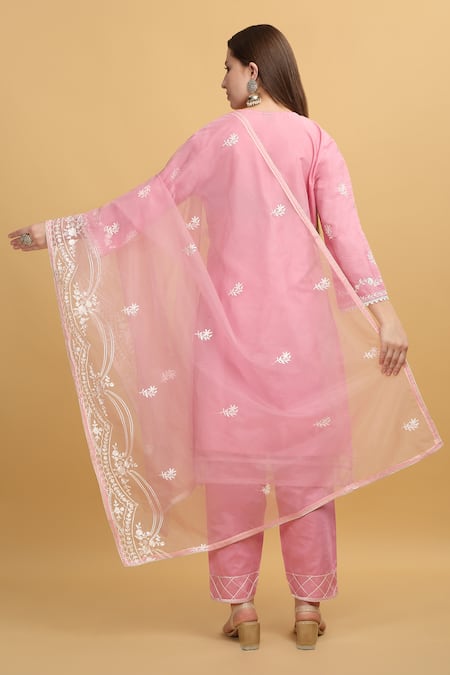 Aham-Vayam Mayuri Thread Embroidered Kurta Set 