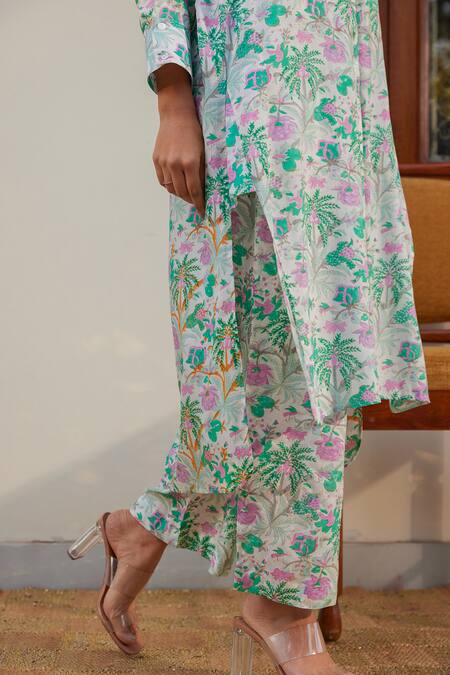 Kapraaaha_Green Muslin V-neck Floral Block Print Tunic And Pant Co-ord Set _at_Aza_Fashions