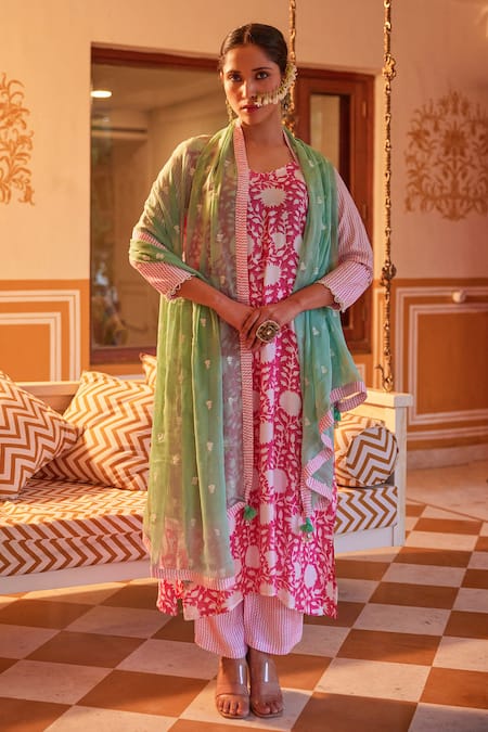 Kapraaaha_Pink Muslin Tassels Round Neck Floral Block Print Kurta Pant Set _Online_at_Aza_Fashions