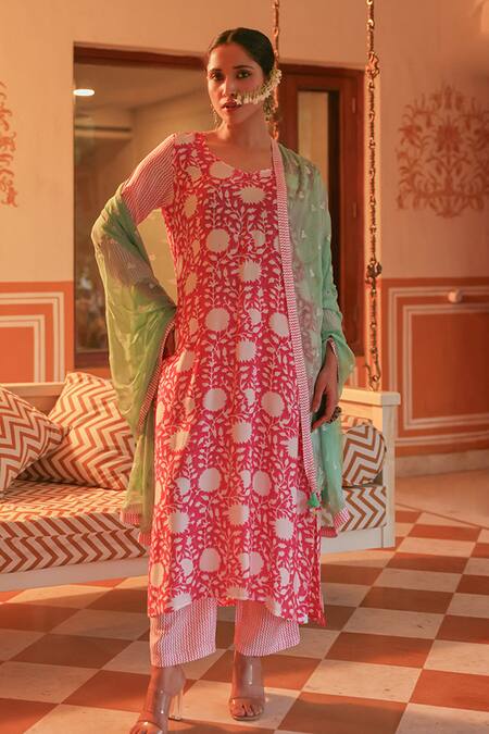 Kapraaaha_Pink Muslin Tassels Round Neck Floral Block Print Kurta Pant Set _at_Aza_Fashions