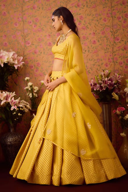 Buy Shyam Narayan Prasad Yellow Brocade, Organza Embroidery, Zari Damask Motif Woven Lehenga Set Buy_Shyam Narayan Prasad_Yellow Brocade, Organza Embroidery, Zari Damask Motif Woven Lehenga Set