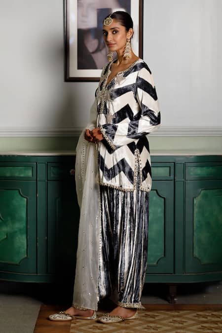 Buy_Payal Singhal_Black Velvet, Organza, Muslin Beads, Asfi Chevron Pattern Kurta Salwar Set _Online_at_Aza_Fashions