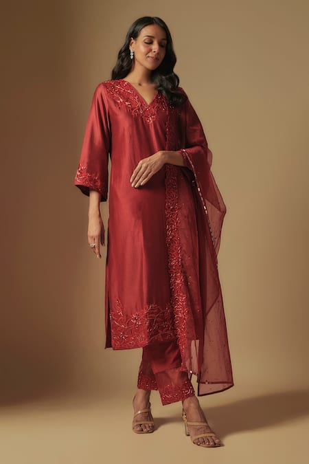 Asaga Floral Embroidered Borders Kurta Pant Set 