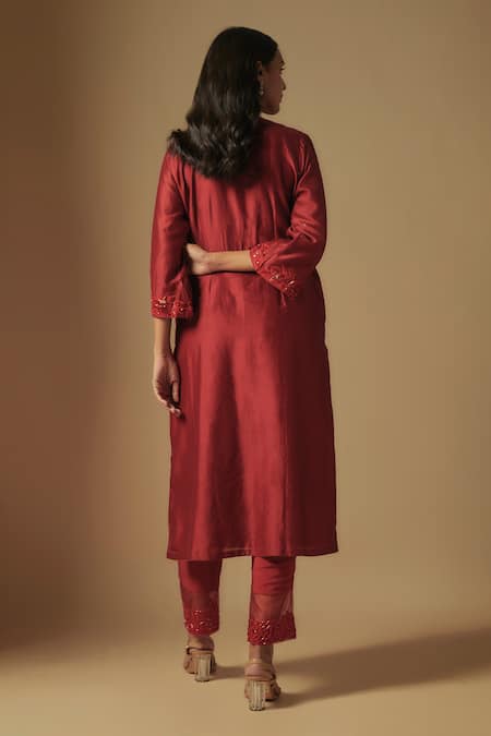 Asaga Floral Embroidered Borders Kurta Pant Set 