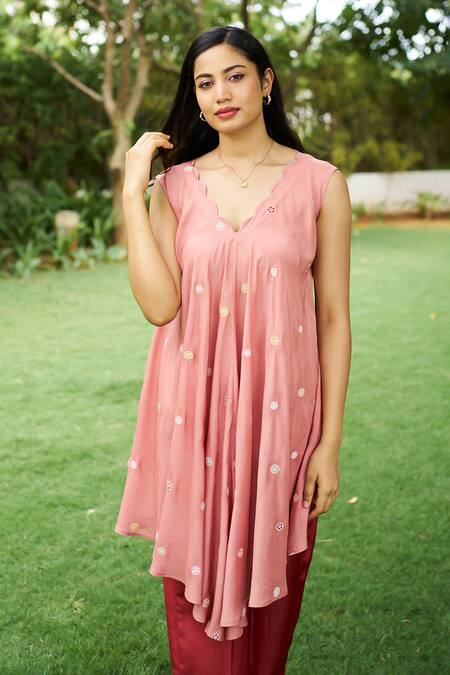 Buy Purple Patch Pink Muslin, Modal, Satin Embroidery V-neck Juilet Rose Top With Pant Online at Aza Fashions Buy_Purple Patch_Pink Muslin, Modal, Satin Embroidery V-neck Juilet Rose Top With Pant _Online_at_Aza_Fashions