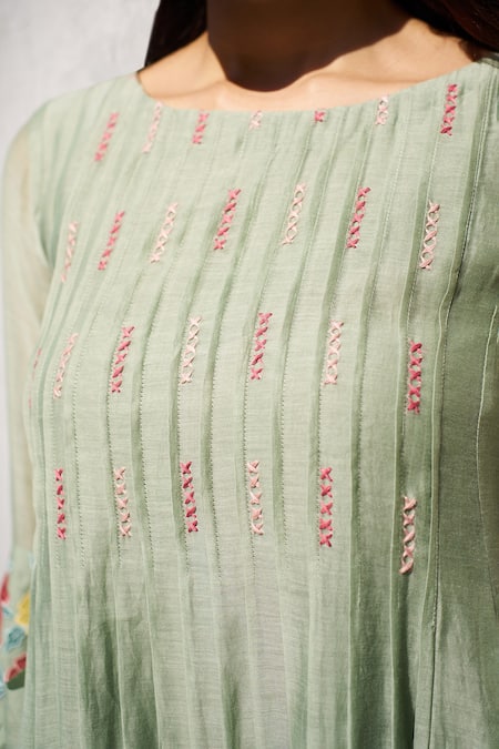 Purple Patch Green Chanderi, Linen Embroidery Round Neck Mogra Midi Dress at Aza Fashions Purple Patch_Green Chanderi, Linen Embroidery Round Neck Mogra Midi Dress _at_Aza_Fashions