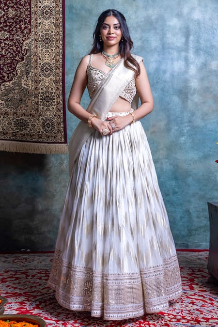 Jiya by Veer Design Studio Off White Organza Embroidered Zari Sweetheart Lehenga Set 