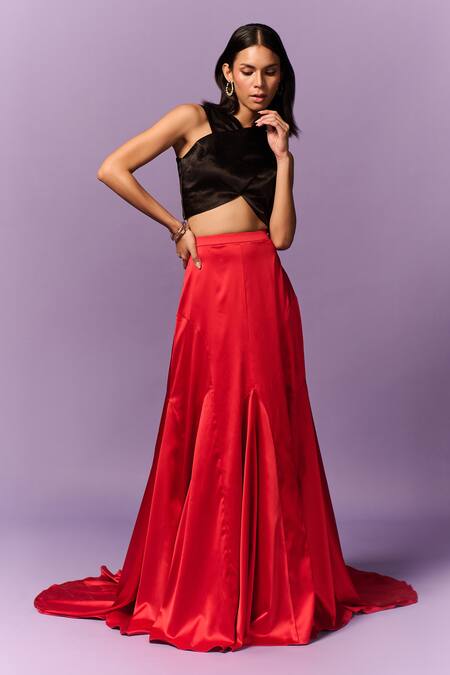 Buy_Emblaze_Black Viscose Halter Neck Solid Crop Top_Online_at_Aza_Fashions