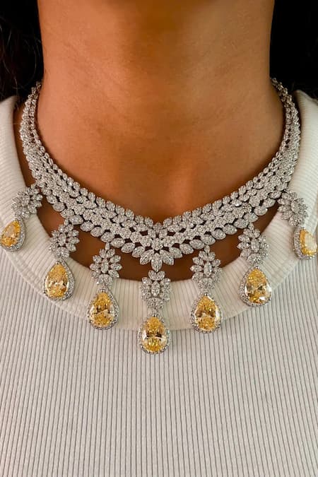 Prerto Yellow Diamond Tear Drop Carved Necklace Set 