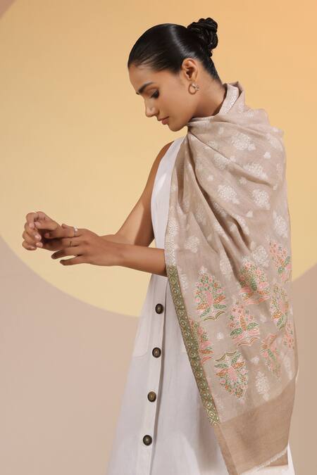 Buy Dusala Beige Gifta Floral Pattern Cashmere Fine Wool Stole Online at Aza Fashions Buy_Dusala_Beige Gifta Floral Pattern Cashmere Fine Wool Stole _Online_at_Aza_Fashions
