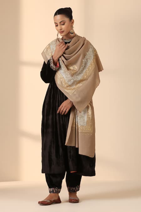 DUSALA Beige Aari Shea Paisley Border Shawl 