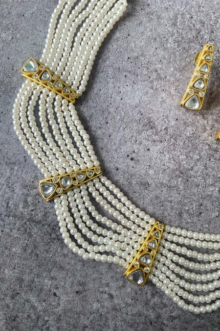 Buy_Studio6 Jewels_Gold Plated Pearls, Stones Studded Scallop Choker Set _Online_at_Aza_Fashions