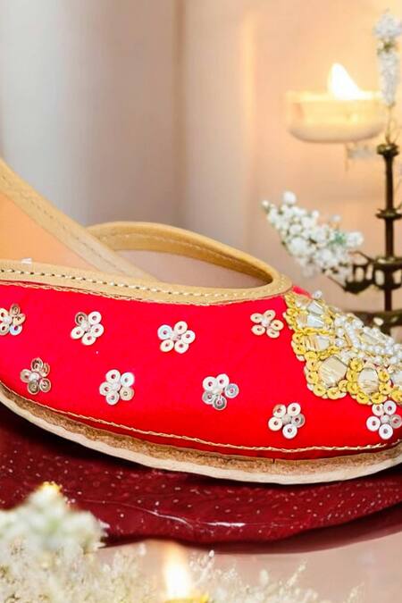 Amaryllis For Her_Red Sequin Mahnoor Embroidered Juttis_Online_at_Aza_Fashions