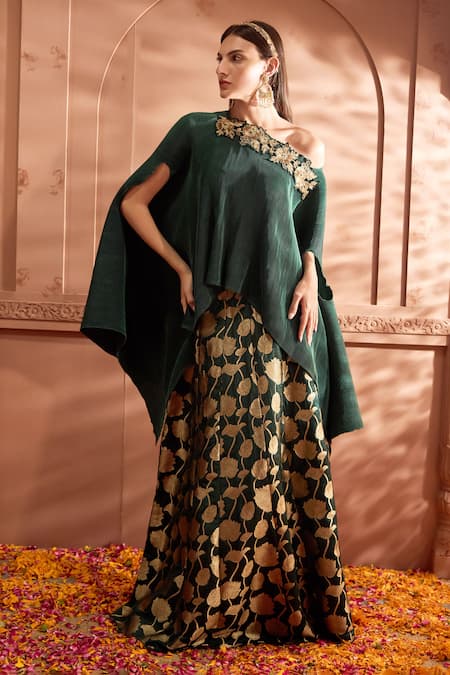 Tasuvure Indes Lace Detailed Cape With Kalidar Lehenga 