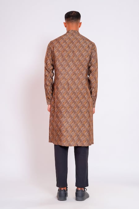 Shop Studio Error Brown Cotton, Silk Abstract Line Print Straight Kurta at Aza Fashions Shop_Studio Error_Brown Cotton, Silk Abstract Line Print Straight Kurta _at_Aza_Fashions