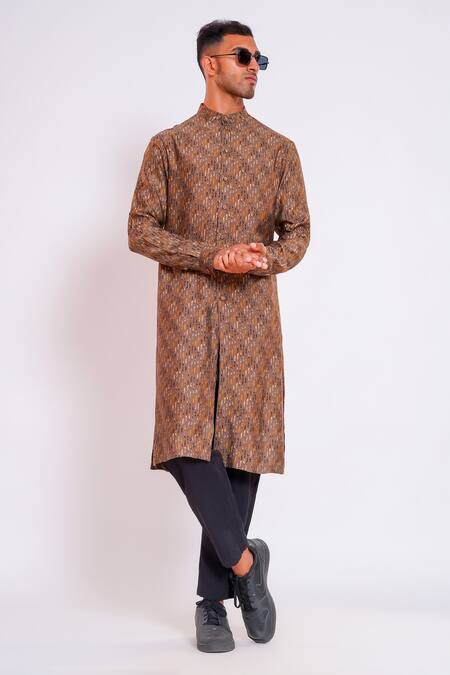 Studio Error Brown Cotton, Silk Abstract Line Print Straight Kurta at Aza Fashions Studio Error_Brown Cotton, Silk Abstract Line Print Straight Kurta _at_Aza_Fashions