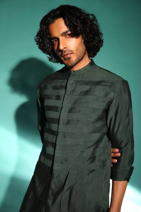 Studio Error Green Cotton, Silk Track Cut-out Hem Pintuck Kurta Online at Aza Fashions Studio Error_Green Cotton, Silk Track Cut-out Hem Pintuck Kurta _Online_at_Aza_Fashions